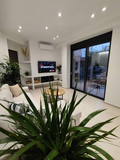 Floral Home 1 - Ground Floor Apt With Courtyard And Private Parking! Athens Exterior photo