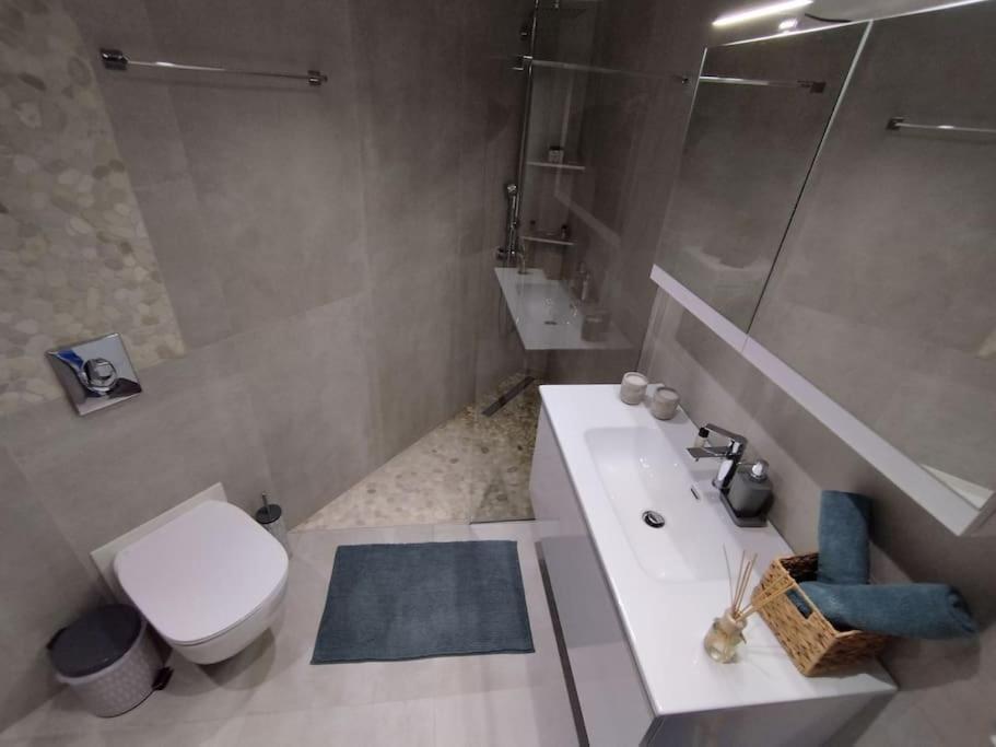 Floral Home 1 - Ground Floor Apt With Courtyard And Private Parking! Athens Exterior photo