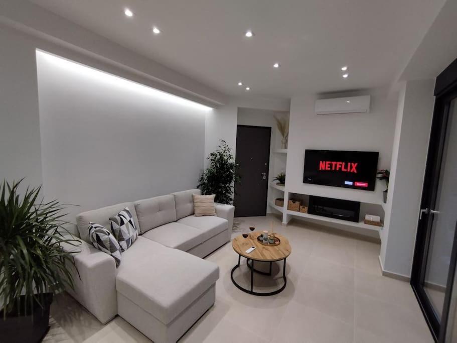 Floral Home 1 - Ground Floor Apt With Courtyard And Private Parking! Athens Exterior photo