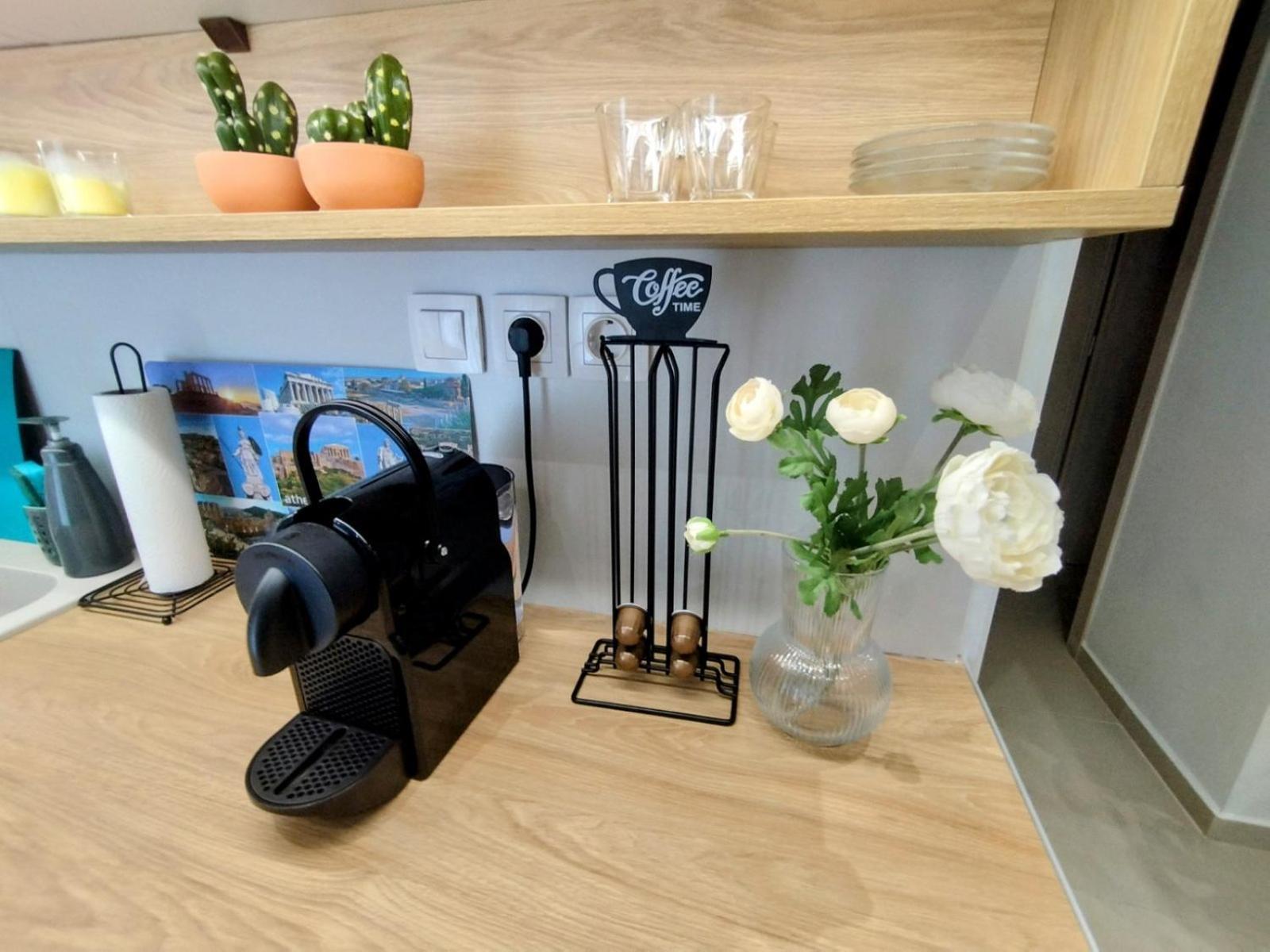 Floral Home 1 - Ground Floor Apt With Courtyard And Private Parking! Athens Exterior photo