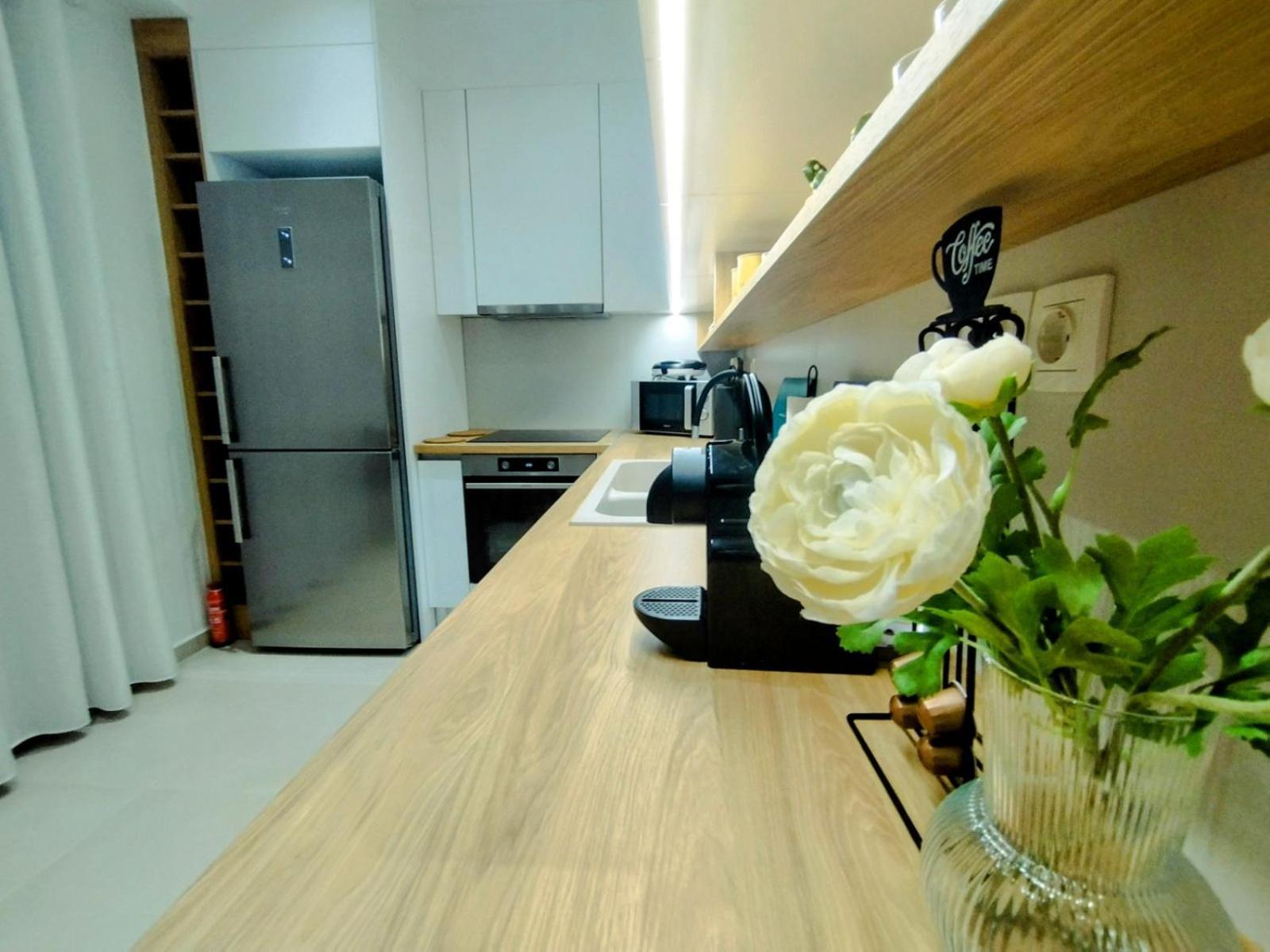 Floral Home 1 - Ground Floor Apt With Courtyard And Private Parking! Athens Exterior photo